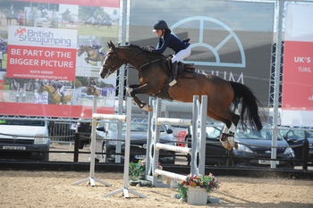 Maisie Drea triumphs in the Connolly’s RED MILLS Senior Newcomers Second Round at Weston Lawns